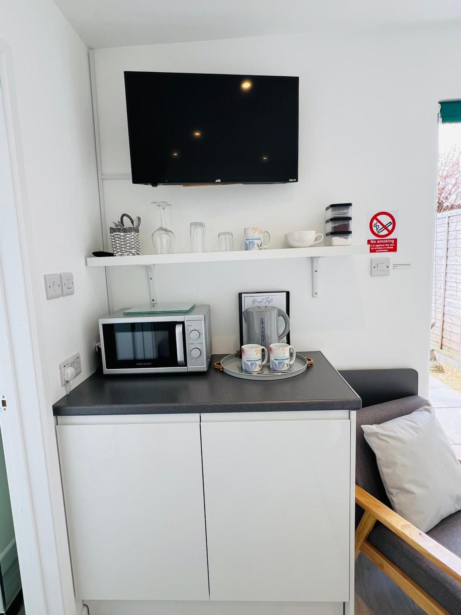The Mudeford Gem Accommdation Христчёрч Экстерьер фото