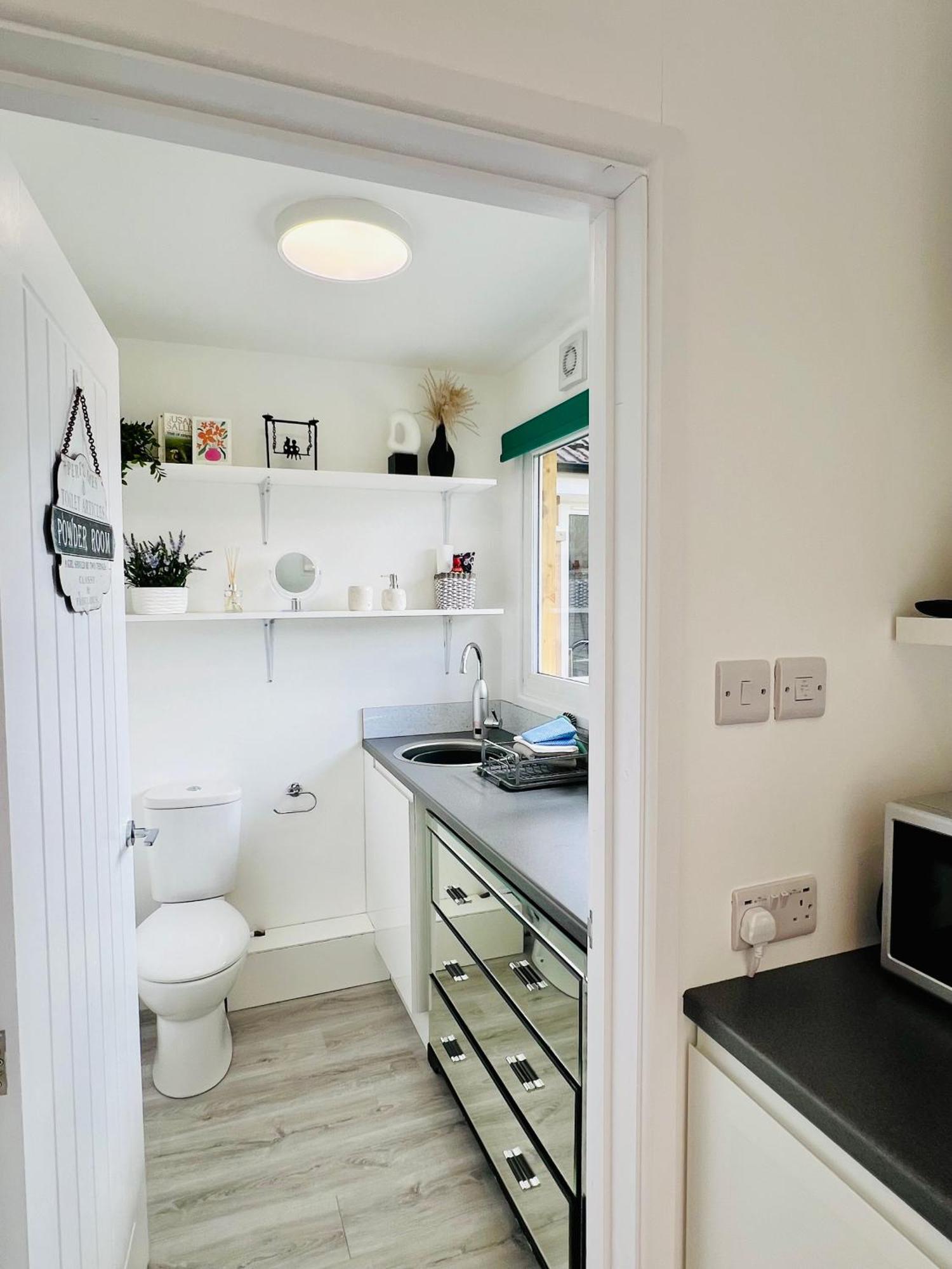 The Mudeford Gem Accommdation Христчёрч Экстерьер фото