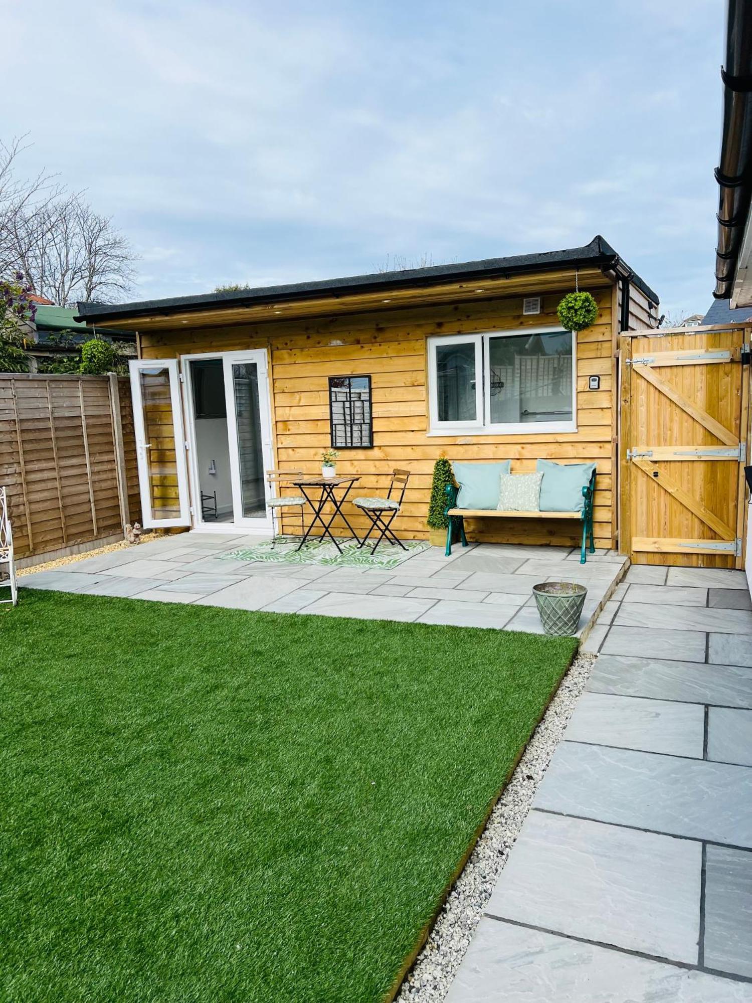 The Mudeford Gem Accommdation Христчёрч Экстерьер фото
